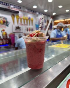 Janki Bodiwala Instagram - Food hogging day at mall, #khabardar kisi ne toka hein toh 😬

  #abiteofeverything 😌