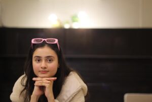 Janki Bodiwala Instagram - Looking at world be like …hmmmm