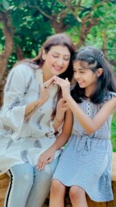 Juhi Parmar Instagram - Mera har sapna starts and ends with you! Truly my bundle of joy, happiness and the best destresser in the world! 
Happy Sunday Everyone 
#mother #motherdaughter #childlove #happy #together #reels #reel #reelsinstagram