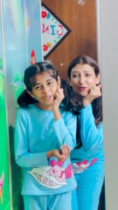 Juhi Parmar Instagram - Everyday is a Sunday when I’m with my baby doll as she makes time turn back and takes me down my own childhood days!  The world from her eyes, in pj’s dancing around is so much fun, so innocent and so pure ❤️
#childhood #purefun #bollywood #bollywoodsongs #fun #reels #reel #reelinstagram #reelsvideo #reelkarofeelkaro
