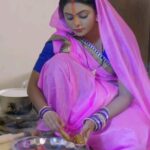Kajal Yadav Instagram - मंगिया के सेनुरवा चमके लिलार #chathsong @kajalyadav_ky @adityaojhaofficial #ashirvadchathimaiyaki #kajalyadav #adityaojha #munnadubey #reels #trendingsong