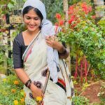 Kalyani Anil Instagram - എത്ര കണ്ടാലും മതി വരില്ലല്ലോ…🤍🪷 Saree @ar_handlooms_kuthampully 📸 @deepthi8934 😘