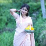Kalyani Anil Instagram - 🌼🤍🌼 Some fav set of photos… Saree @ar_handlooms_kuthampully 📸 @omorfia_media @sajad_vbm_