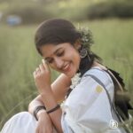 Kalyani Anil Instagram - Uthraadam🌸🌼 Onam series -5🌼 Saree @kuthampully_naithukada_okd 📸 @omorfia_media @sajad_vbm_ Neckset @canisaperidot