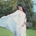 Kalyani Anil Instagram - 🕊️🪔🤍 Onam series -4🌼 👗 @vintageclosetofkamali 📸 @sajad_vbm_ @omorfia_media Earings @pretty.jewelbox