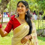 Kalyani Anil Instagram - Onam’23 🌼♥️ Onam series -3🌼 #marivanious Neckset @_vr_jewels_ Blouse from @geesahh_designs Thanku @brides_of_deepthi for this hairstyle😘 📸 @namitha_merin_george 🫶🏻 Mar Ivanios College