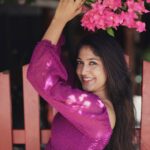 Kalyani Anil Instagram - GIVE me Fresh FLOWERS and old LOVE…🌸🌚 📍 @mollyskovalam 📸 @travancoreads @jithuthampifm 🎨 @momentssbyelementricx