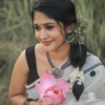 Kalyani Anil Instagram - Uthraadam🌸🌼 Onam series -5🌼 Saree @kuthampully_naithukada_okd 📸 @omorfia_media @sajad_vbm_ Neckset @canisaperidot