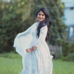 Kalyani Anil Instagram - 🕊️🪔🤍 Onam series -4🌼 👗 @vintageclosetofkamali 📸 @sajad_vbm_ @omorfia_media Earings @pretty.jewelbox