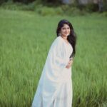 Kalyani Anil Instagram - 🕊️🪔🤍 Onam series -4🌼 👗 @vintageclosetofkamali 📸 @sajad_vbm_ @omorfia_media Earings @pretty.jewelbox