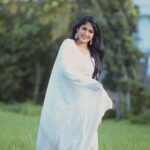 Kalyani Anil Instagram - 🕊️🪔🤍 Onam series -4🌼 👗 @vintageclosetofkamali 📸 @sajad_vbm_ @omorfia_media Earings @pretty.jewelbox
