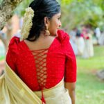 Kalyani Anil Instagram - Onam’23 🌼♥️ Onam series -3🌼 #marivanious Neckset @_vr_jewels_ Blouse from @geesahh_designs Thanku @brides_of_deepthi for this hairstyle😘 📸 @namitha_merin_george 🫶🏻 Mar Ivanios College