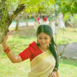 Kalyani Anil Instagram - Onam’23 🌼♥️ Onam series -3🌼 #marivanious Neckset @_vr_jewels_ Blouse from @geesahh_designs Thanku @brides_of_deepthi for this hairstyle😘 📸 @namitha_merin_george 🫶🏻 Mar Ivanios College