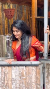 Kalyani Anil Instagram - Stuck in 90’s….🤌🏼
Location @saptharesortandspa 
🥻 @pranatistyles 

📸 @deepthi8934 

#trend #trending #love #reelkarofeelkaro #traditional #reelitfeelit #viral #songs #kalyani #tamil #saree