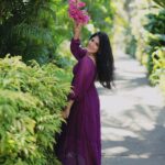 Kalyani Anil Instagram - Eyes on you…🌺 📸 @jithuthampifm @travancoreads 🎨 @momentssbyelementricx Kovalam