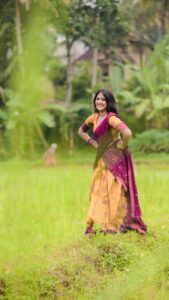 Kalyani Anil Instagram - 🪷💕 Dhavani from @yazhe_creations 📸 @aju_bhuvanendran #dance #dancechallenge #reelkarofeelkaro #reelitfeelit #viral #trending #dance