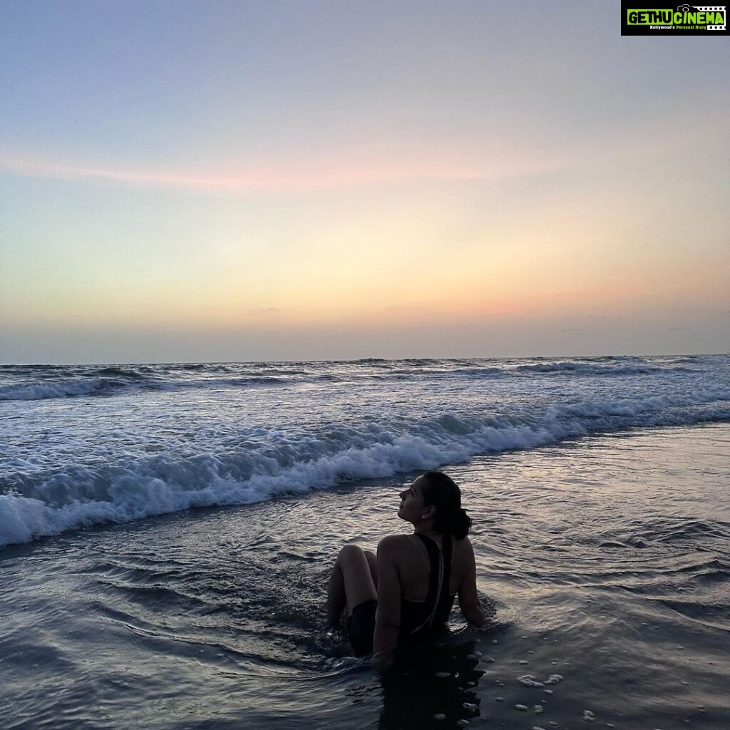 Kanchi Kaul Instagram - शांति #seastheday #itsbetteringoa 🌊