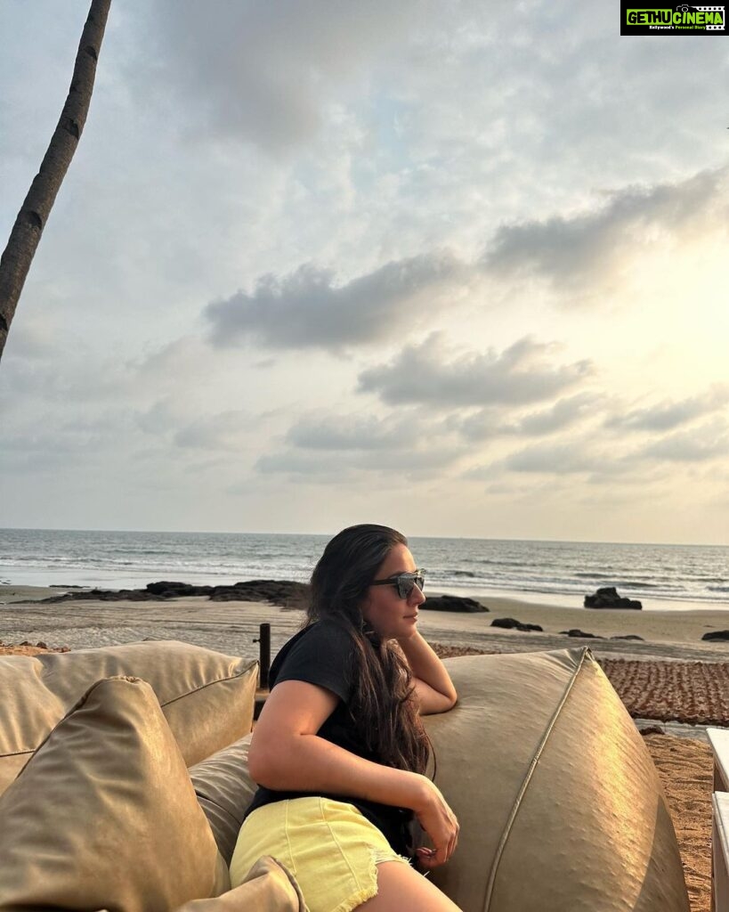 Kanchi Kaul Instagram - #weekendvibes #sunset #ashvembeach