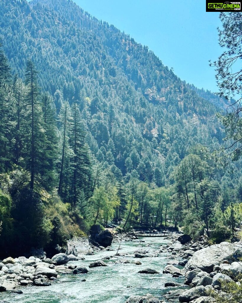 Kanchi Kaul Instagram - Some more from the Parvati valley diaries……. Gorgeous setting of pine trees everywhere , rivulets across the crystal clear stream, behind the mountains and through the hills lies this unforgettable beauty … just cant get enough #kasol #parvativalley #chalal #himachalpradesh #nature #perfecto #incredibleindia 🏔️❤️‍🔥🫶🏻
