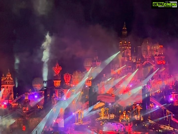 Kanchi Kaul Instagram - Part 3 - #tomorrowland2023 - when #hardwell keeps up to his name and 200000 people unite in dance #musicfestival #tomorrowland ⬅️⬅️⬅️⬅️. 💖🌺🎶🎧💃