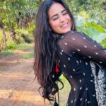Kanmani Manoharan Instagram - #kanmanimanoharan✨ Outfit @_gina_couture Styling @keziah_costume_stylist #kanmanimanoharan✨ #outfits #shoot #song #lyrics #black #favorite #salwar