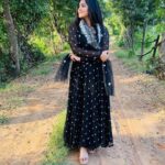 Kanmani Manoharan Instagram - #kanmanimanoharan✨ Outfit @_gina_couture Styling @keziah_costume_stylist #kanmanimanoharan✨ #outfits #shoot #song #lyrics #black #favorite #salwar