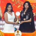 Kanmani Manoharan Instagram - Pudhumai Penn...!!! @kanmani_manoharan Zee Tamil குடும்ப விருதுகள் 2023. #ZeeTamilKudumbaVirudhugal2023 #ZTKV #ZTKV2023 #ZeeTamil