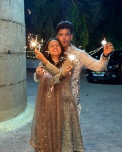 Karan Kundrra Instagram - Diwali 🪔
.
.
.
.
.

Styled by @natashaabothta 
Outfit @shivaliahmedabad