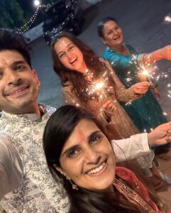 Karan Kundrra Instagram - Diwali 🪔
.
.
.
.
.

Styled by @natashaabothta 
Outfit @shivaliahmedabad