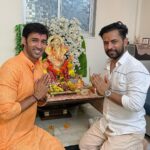 Karan Sharma Instagram - Had great Darshan in two days still more Darshan pending 😬..May BAPPA Bless you all 🤗🙏@iam_snehajain @aloknarulaofficial @jeevanshchadha @acharaya_karun ! #ganeshchaturthi #karansharma . . PS : more Dashan pics coming soon !