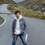 Karan Sharma Instagram - Raston ki parwah karunga to manzil bura manjayegi. … #karansharma 😎 Manzil