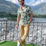 Karan Sharma Instagram - Sometimes you just need a good photography to see how cool you look 😎 .. Thanks @hancockfashion for this cool shirt and trouser ! ❤️