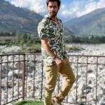 Karan Sharma Instagram - Sometimes you just need a good photography to see how cool you look 😎 .. Thanks @hancockfashion for this cool shirt and trouser ! ❤️