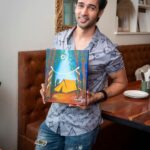 Karan Sharma Instagram - Now you guys decide who is the winner 😜😀 ... all paintings in single frame 😎 ! . . #painting #fun #karansharma