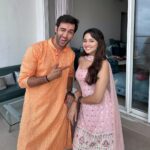 Karan Sharma Instagram - Had great Darshan of Bappa at your new house sir @soorajthapar @diptisthapar .. May Bappa Bless you with lots of happiness and success! 🤗🙏❤️ ! - . kuch purane dost bhi mil gaye 😀😉 ! @i_ashisinghh @sharainkhanduja_official @ridtiwari