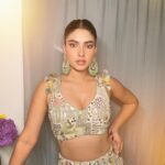 Karishma Sharma Instagram - 🪔🪔🪔 Outfit @payalsinghal