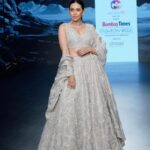 Karisma Kapoor Instagram - Silver Sparkle’s 🤍✨ @timesfashionweek @aariindia