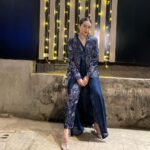 Karisma Kapoor Instagram - Bright lights Festive nights 💙✨🪔 #diwalivibes