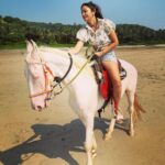 Kaveri Priyam Instagram - Working on my equestrian skills🎠. One ‘yeehaww’ at a time.