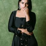 Kavya Kalyanram Instagram - Always fashionably late to the gram 🤷🏼‍♀️ But I had an absolute ball of time hosting #SIIMA2023 😀 Thank you @priyankav____ @tejaswinireddy_couture @orafojewels for making me feel like “just looking like a wow” 😙 Pictures : @srujanluckyphotography Styling : @priyankav____ Outfit : @tejaswinireddy_couture Jewellery : @orafojewels