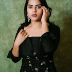 Kavya Kalyanram Instagram - Always fashionably late to the gram 🤷🏼‍♀️ But I had an absolute ball of time hosting #SIIMA2023 😀 Thank you @priyankav____ @tejaswinireddy_couture @orafojewels for making me feel like “just looking like a wow” 😙 Pictures : @srujanluckyphotography Styling : @priyankav____ Outfit : @tejaswinireddy_couture Jewellery : @orafojewels