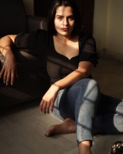Kavya Kalyanram Instagram - Is it necessary to have a relevant caption for every post? 🫣