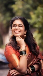Keerthi shanthanu Instagram - This song has always been my favvvourite ❤️
90’s dawww🤩
Thank u @zerowattsphotography for capturing & editing this 🥰

#kiki #expression #saree #traditional