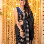 Keerthi shanthanu Instagram - 🖤🤎 This silk saree & colour combo 🖤 Thank u @tuyam_ 🤎 Hairdo & draping @pleats_drapes Blouse @poornimas_store