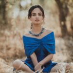 Ketaki Mategaonkar Instagram - Feeling confident and blue-tiful! 💙 #neelratnajewellery #BlueDiamond Series Credits Photography : @puneduskphotography Set by: @setsbypunedusk Fashion by: @style_by_apurva Makeup: @makeupbyberdesaurabh Jewellery: @neelratnaenergyproducts Outfit: @invogue.by.ruchi #ketakimategaonkar #marathiactress #ootdfashion #makeupbeauty #blueoutfit #jewellery #chalahawayeudya Pune, Maharashtra