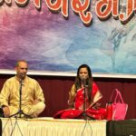 Ketaki Mategaonkar Instagram - One of the most amazing concerts! What a divine experience it was to perform in Panvel yesterday! “ABHANGRANG” It was an absolute honor to share the stage with the great artist @anandbhateofficial Anand dada. 😇 Amazing audience and wonderful team of musicians @adityaoke @prasadpadhye @suryakant_surve @vighnesh_joshi_official. #concert #abhangrang