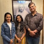 Ketaki Mategaonkar Instagram - One of the most beautiful recording sessions! Recorded “vishwa prarthana “ for Jeevan Vidya Mission and on the occasion of 100th birth anniversary of Sadhguru Shri Vamanrao Pai in the beautiful raag Madhuvanti. ♥️😇📿 I have been a strong believer of praying for the world peace harmony and prosperity since chaildhood and Jeevanvidya has played a key role. It’s a very important emotion one should carry everyday in their hearts. To record the prayer today was an honor. Thank you @mayuresh_pai @mithileshpatankar for the divine composition , and @pralhadpai dada 🌸 for including me in this beautiful project ! @ananddabre for super fast and fun recording session as well ! To sing along with @singerhariharana ji , @kaushiki_sings , and many more is an honor. 😇♥️