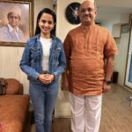 Ketaki Mategaonkar Instagram - One of the most beautiful recording sessions! Recorded “vishwa prarthana “ for Jeevan Vidya Mission and on the occasion of 100th birth anniversary of Sadhguru Shri Vamanrao Pai in the beautiful raag Madhuvanti. ♥️😇📿 I have been a strong believer of praying for the world peace harmony and prosperity since chaildhood and Jeevanvidya has played a key role. It’s a very important emotion one should carry everyday in their hearts. To record the prayer today was an honor. Thank you @mayuresh_pai @mithileshpatankar for the divine composition , and @pralhadpai dada 🌸 for including me in this beautiful project ! @ananddabre for super fast and fun recording session as well ! To sing along with @singerhariharana ji , @kaushiki_sings , and many more is an honor. 😇♥️
