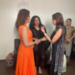 Ketaki Mategaonkar Instagram - HAWAHAWAI Premier moments ! I loved the movie. Such a sweet and inspiring story of every woman who has the power to run her passion and household both at the same time. I request all of you to watch the beautiful film especially with your mothers or women in your houses. Beautiful story, wonderful music by @pankajjpadghan , apt BGM by @amarmohile . It was endearing to hear a song in my fav, the greatest @asha.bhosle tai’s voice . The evergreen @varshausgaonker you’re stunning as always ! ♥️♥️🥰🥰 Congratulations @vijayshinde and @maheshtilekar for this beautiful film!