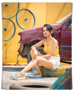 Ketaki Mategaonkar Instagram - What are you wondering, huh? ✨💫
.
📸: @captain.ojas 
💄: @diptimakeupartist 
Managed by: @cosmostarmedia 
.
#ketakimategaonkar